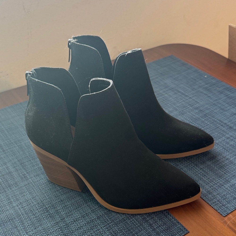 NEW Torrid wide width Black Ankle Booties with Brown Heel